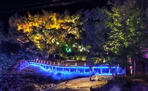 中国最美葡萄沟上演醉美夜景