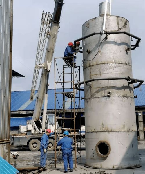 高塔之上的工人——溪塔